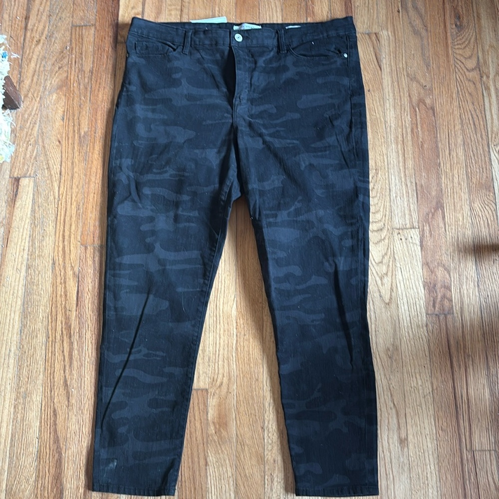 NWT size 16 ankle skinny jeans by Sanctuary!